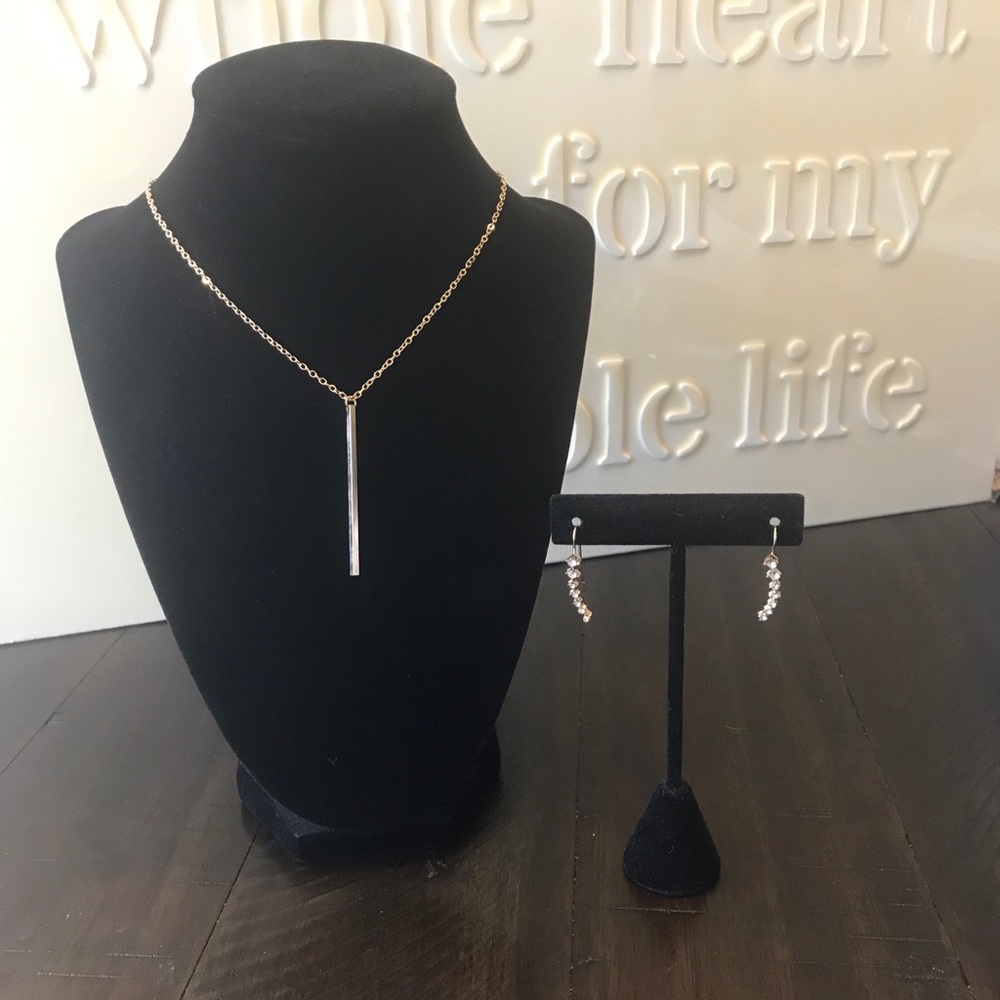 Necklace and earring set